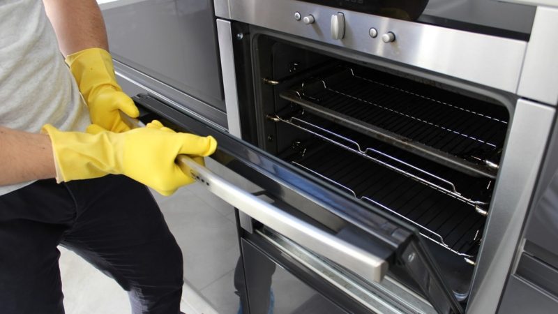 Cleaning Your Oven Yourself
